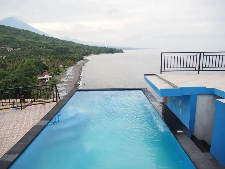 Бунутан: Waenis Sunset View Bungalow and Restaurant