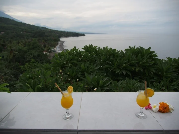 Бунутан: Waenis Sunset View Bungalow and Restaurant
