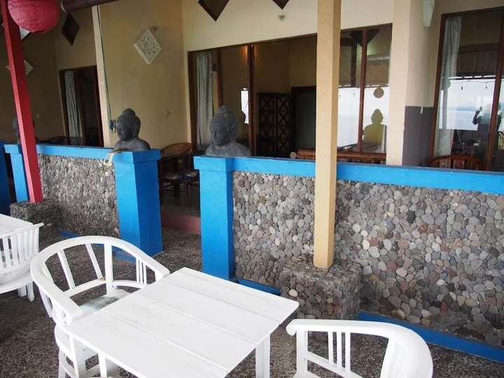 Бунутан: Waenis Sunset View Bungalow and Restaurant
