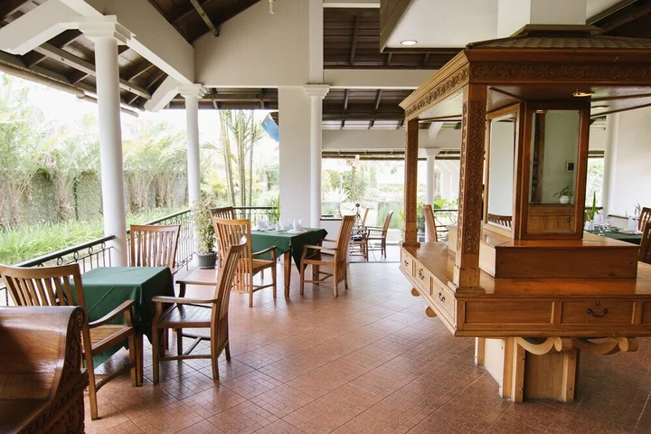 Мунгкид: Sevilla Resort