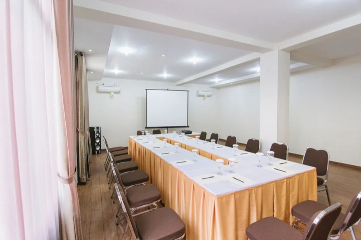 Мунгкид: Sevilla Resort