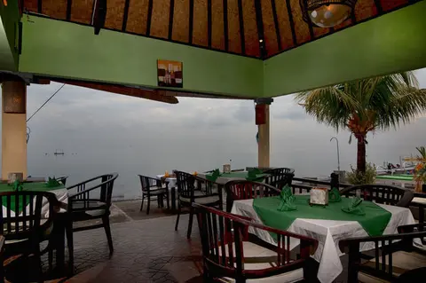 Бунутан: Amed Beach Resort