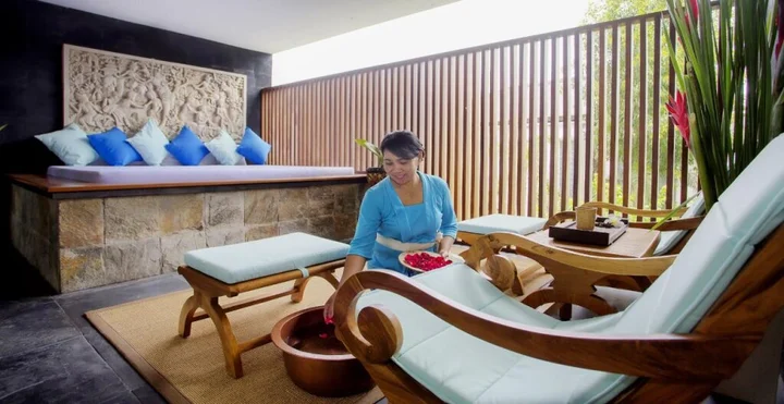 Беноа: The Longhouse Jimbaran Bali
