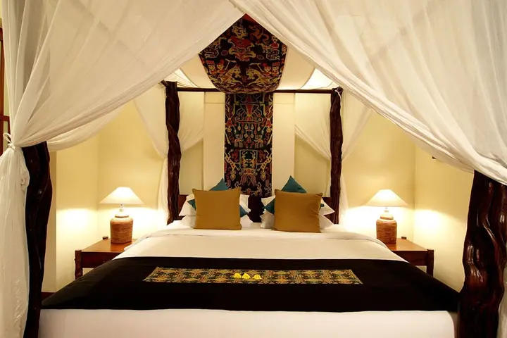 Беноа: The Longhouse Jimbaran Bali