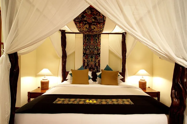 Беноа: The Longhouse Jimbaran Bali