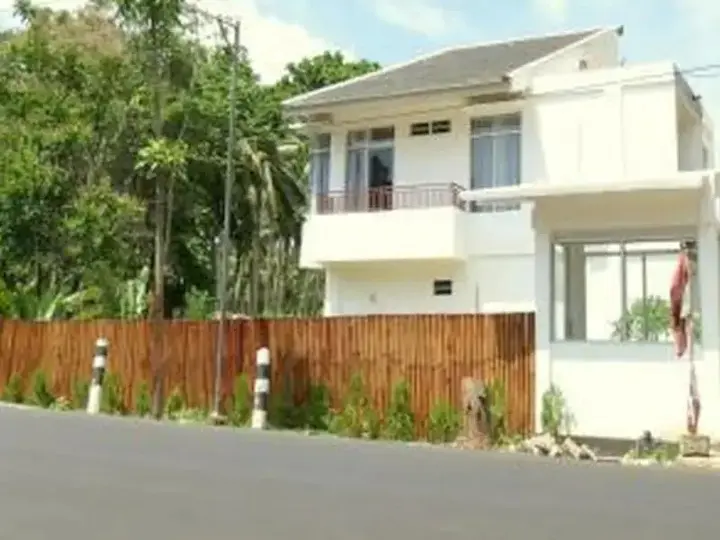 Сенджиги: The Riverside Villas