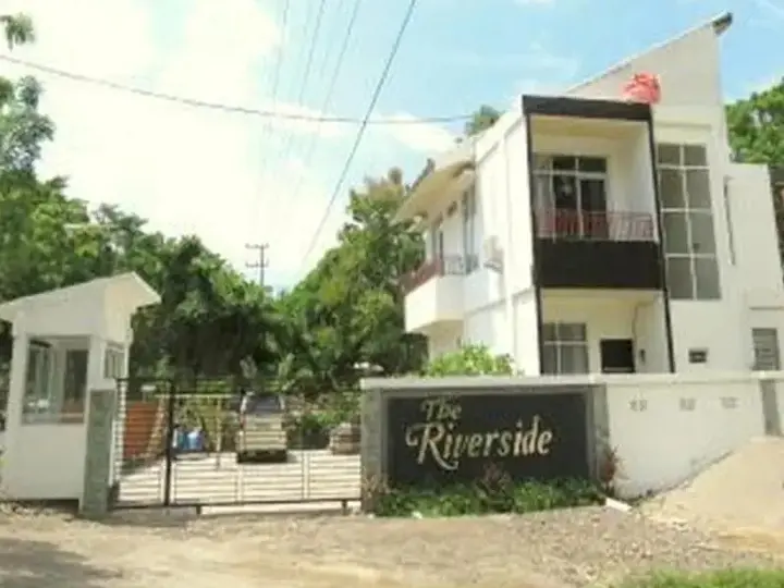 Сенджиги: The Riverside Villas