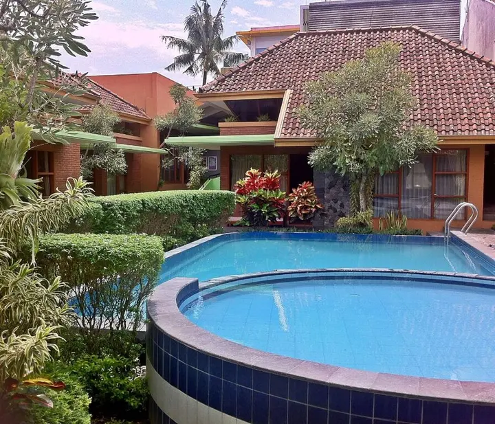 Депок: Rumput Resort & Resto