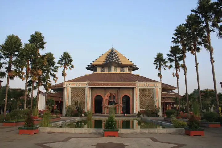 Депок: Rumput Resort & Resto
