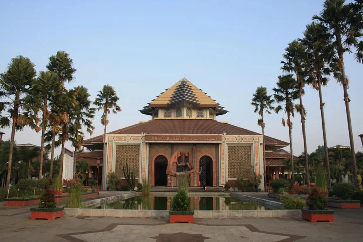 Депок: Rumput Resort & Resto