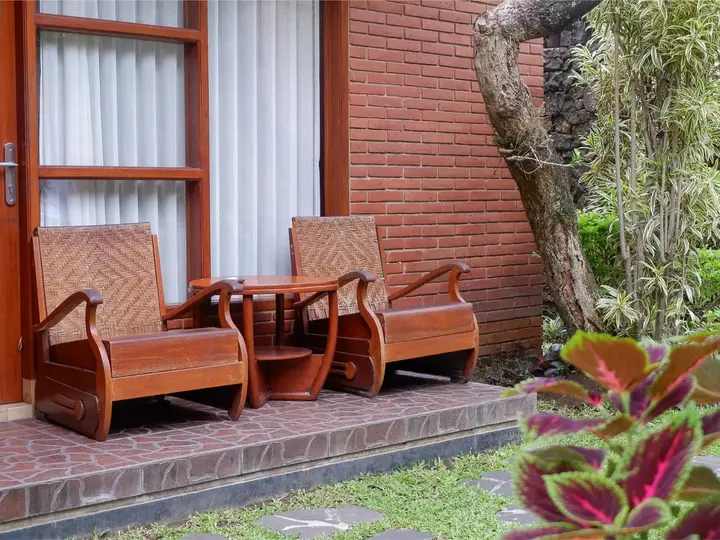 Депок: Rumput Resort & Resto