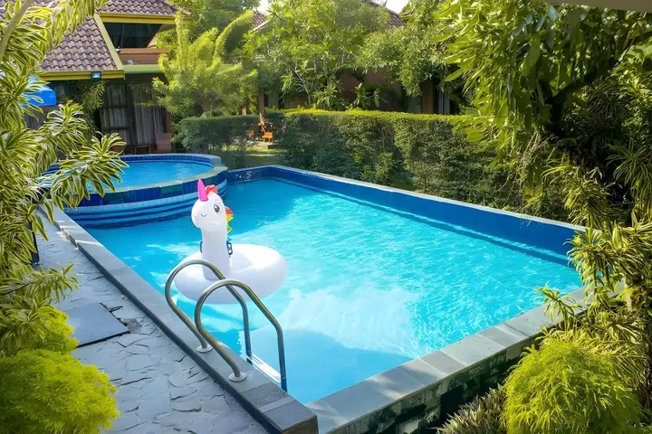 Депок: Rumput Resort & Resto