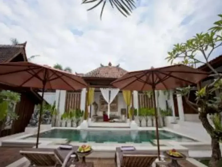 Сукавати: The Prabu House of Art and Villa