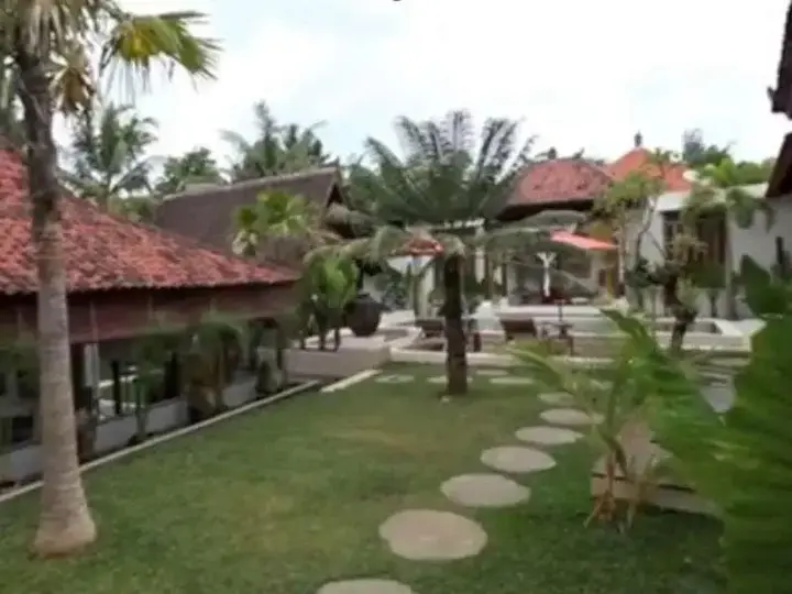 Сукавати: The Prabu House of Art and Villa