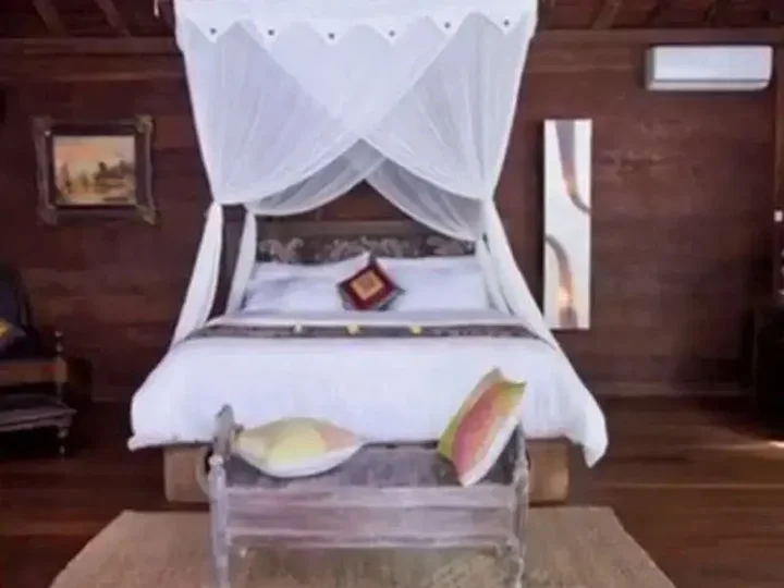 Сукавати: The Prabu House of Art and Villa