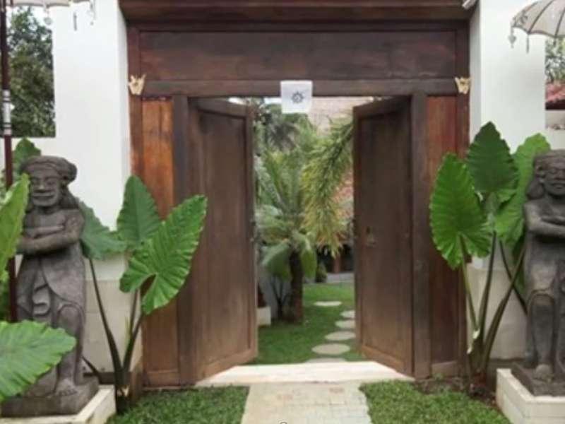 Сукавати: The Prabu House of Art and Villa