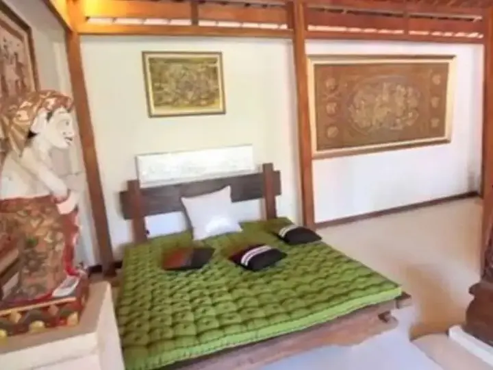 Сукавати: The Prabu House of Art and Villa