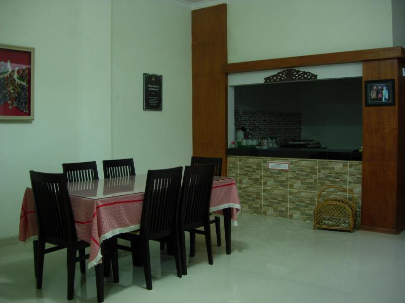 Депок: Rumah Agung