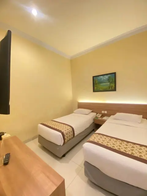 Бату: Riverstone Hotel and Cottage