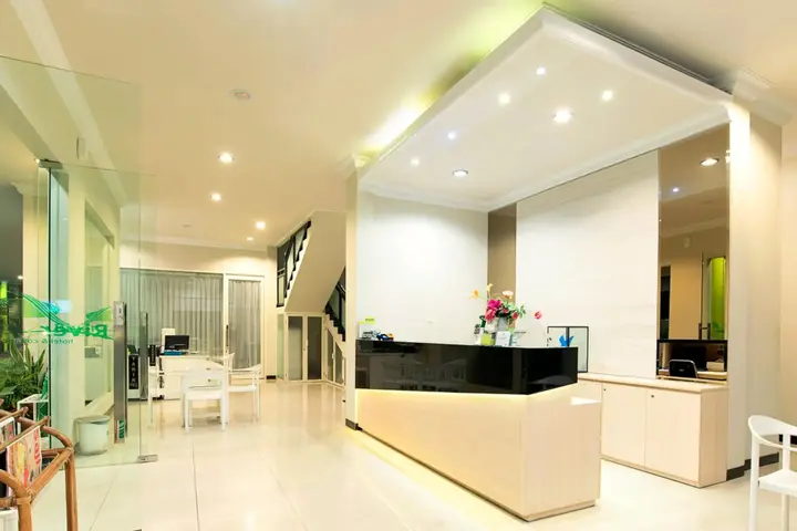 Бату: Riverstone Hotel and Cottage