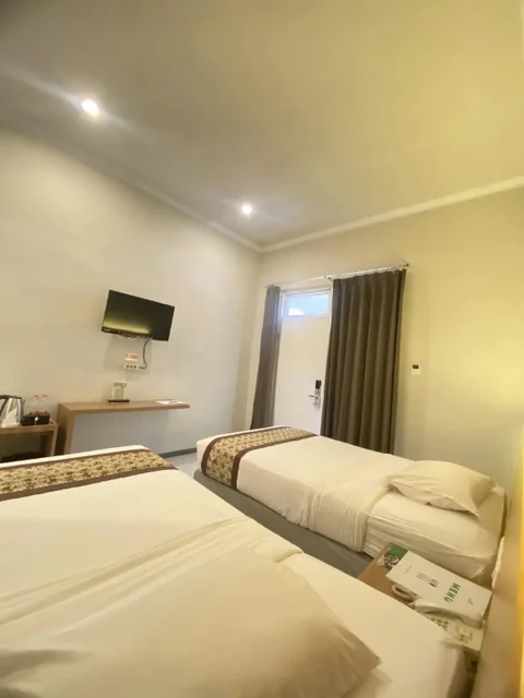 Бату: Riverstone Hotel and Cottage