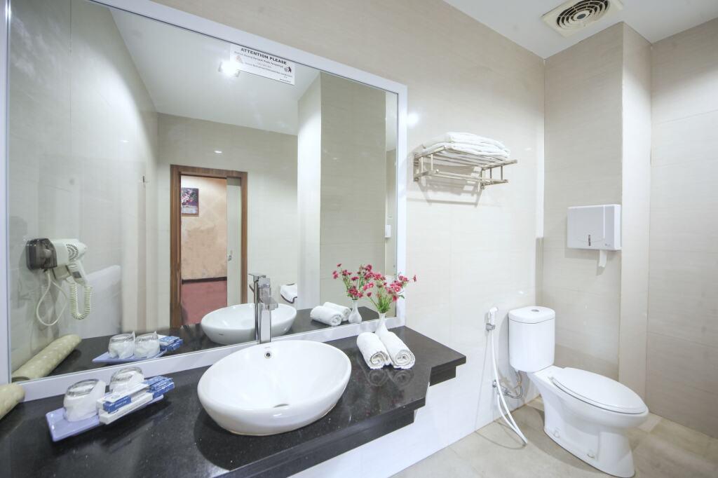 Пеканбару: New Hollywood Hotel