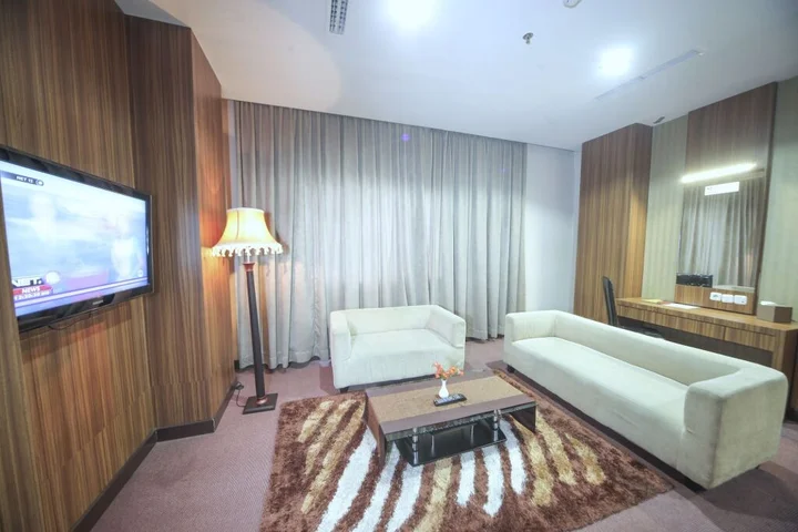 Пеканбару: New Hollywood Hotel
