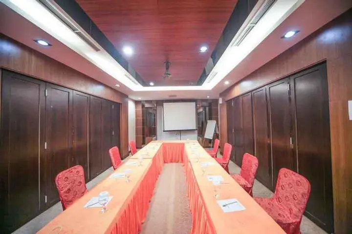 Пеканбару: New Hollywood Hotel