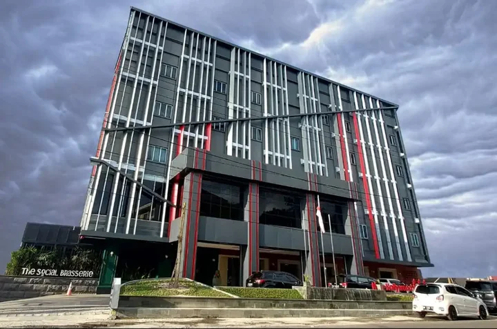 Пеканбару: New Hollywood Hotel