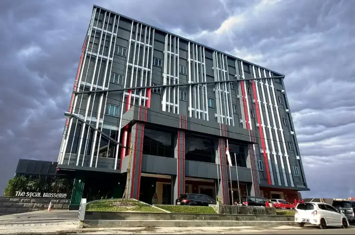 Пеканбару: New Hollywood Hotel