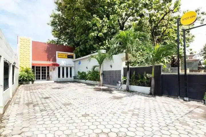 Батуретно: SPOT ON 2419 Rumah Nugraha Hotel Syariah
