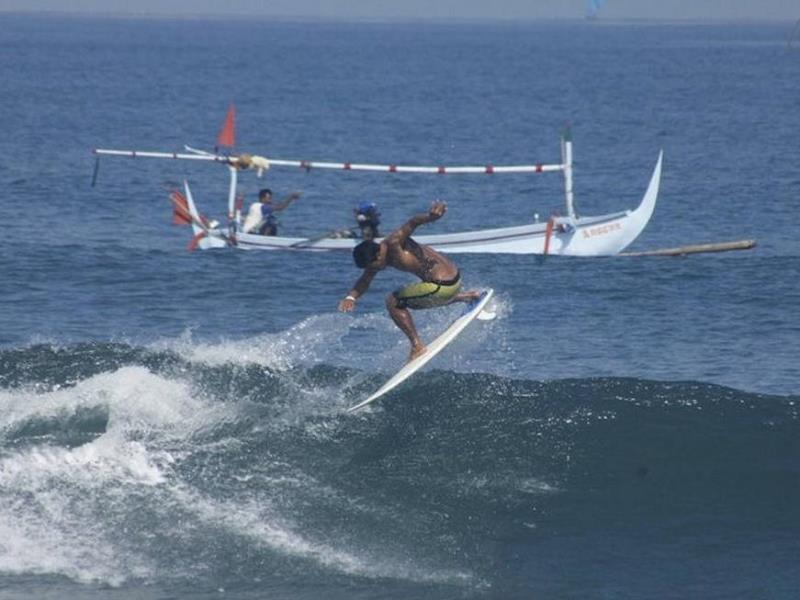 Мендойо: Dikaloha Surfcamp Bali