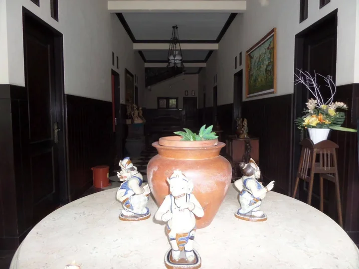 Маланг: De Clove Guest House