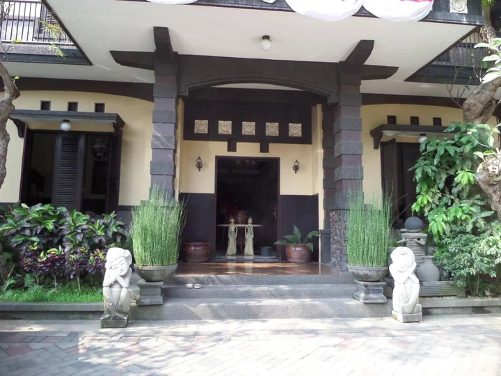 Маланг: De Clove Guest House
