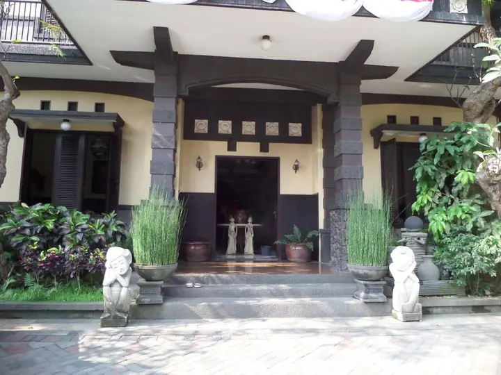 Маланг: De Clove Guest House