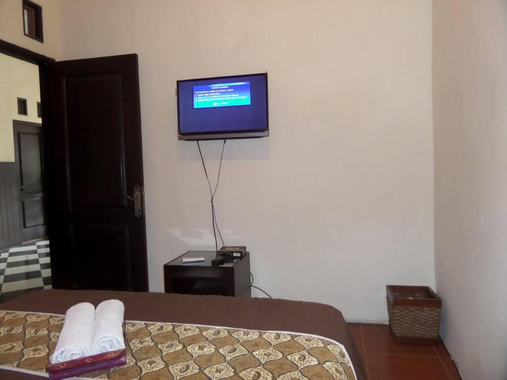 Маланг: De Clove Guest House