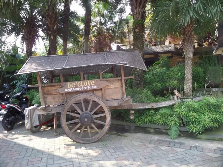 Маланг: De Clove Guest House