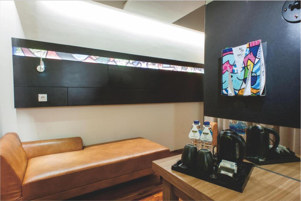 Сурабая: MaxOneHotels at Dharmahusada - Surabaya
