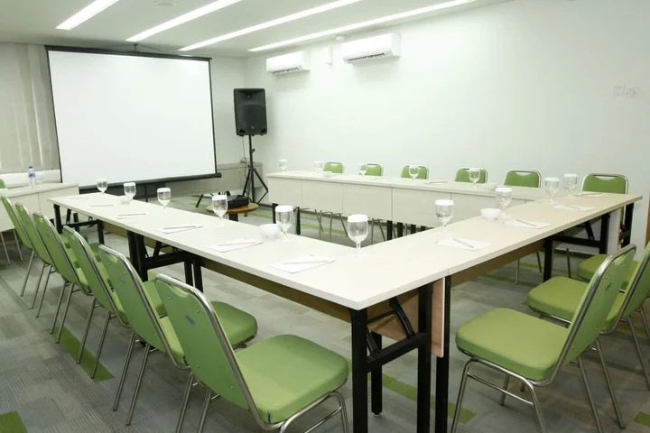 Сурабая: MaxOneHotels at Dharmahusada - Surabaya
