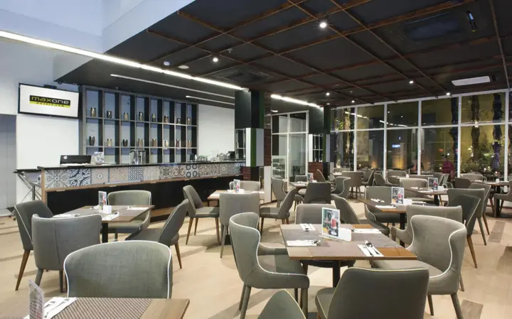 Сурабая: MaxOneHotels at Dharmahusada - Surabaya