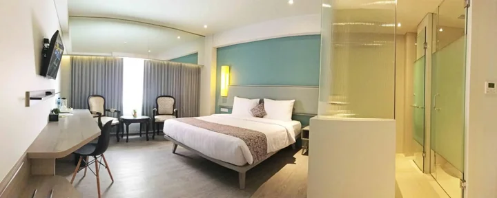 Сурабая: La Lisa Hotel Surabaya