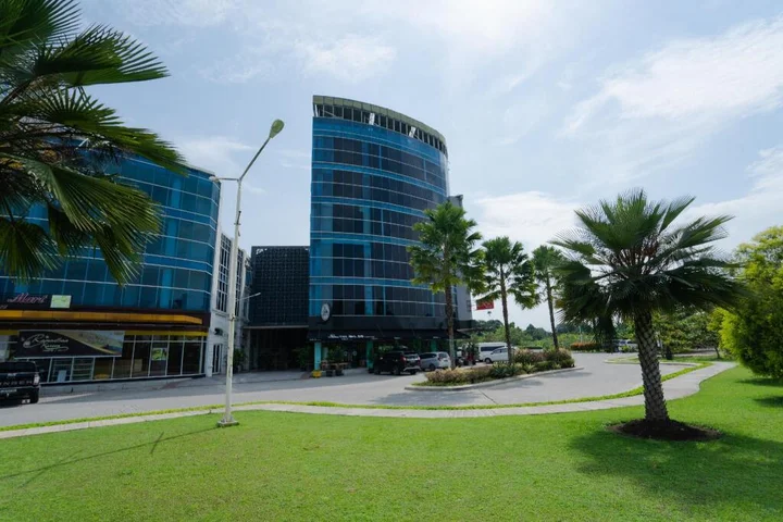 Петумбак: The Crew Hotel Kualanamu International Airport