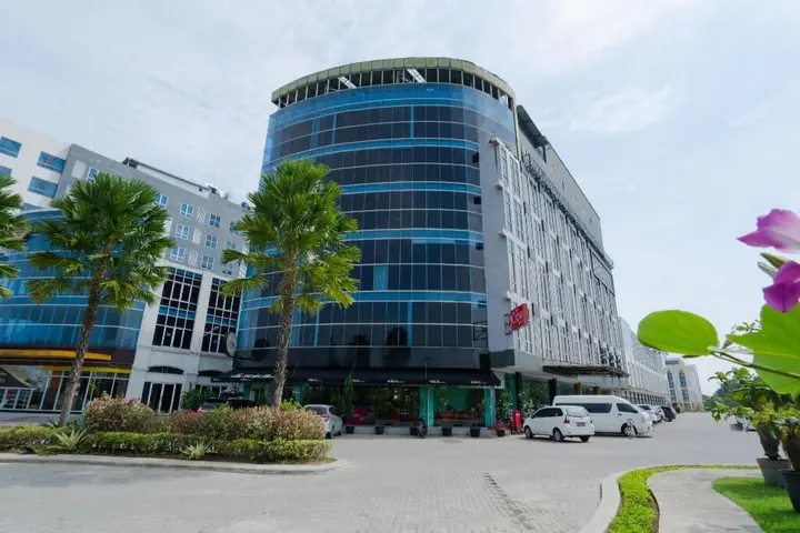 Петумбак: The Crew Hotel Kualanamu International Airport