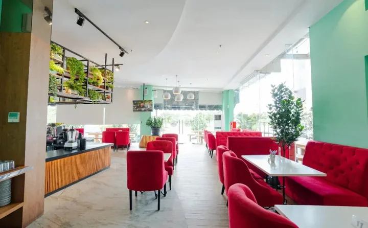 Петумбак: The Crew Hotel Kualanamu International Airport