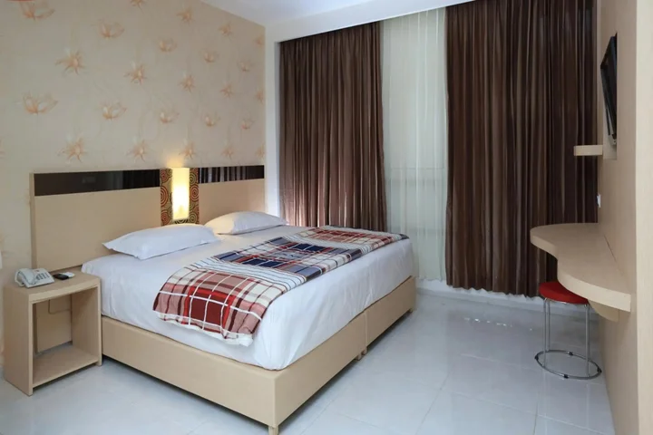 Маланг: Dewarna Sutoyo Malang