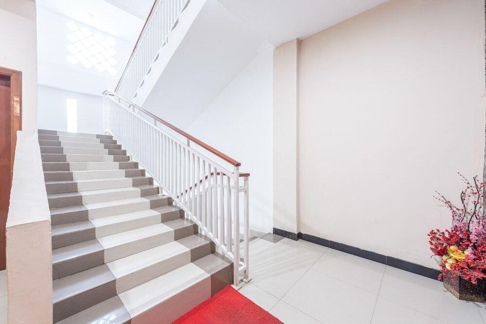 Палу: Airy Tatura Emmy Saelan 33 Palu