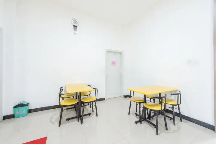 Палу: Airy Tatura Emmy Saelan 33 Palu