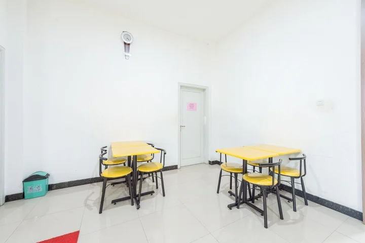 Палу: Airy Tatura Emmy Saelan 33 Palu