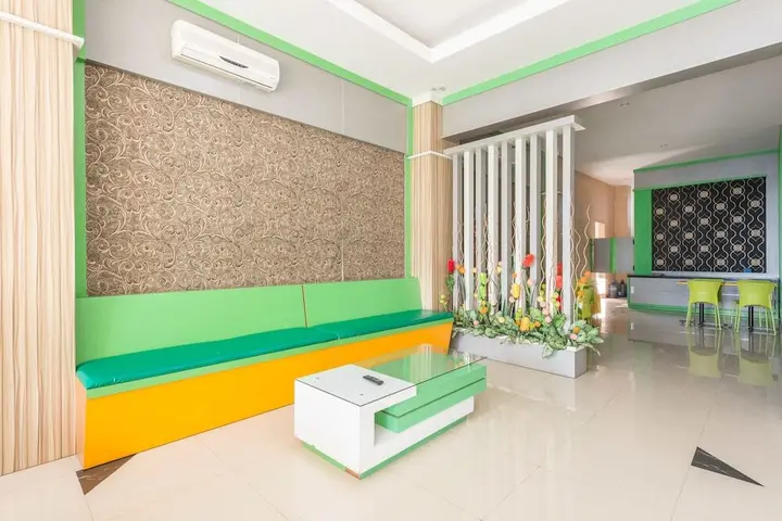 Палу: Airy Tatura Emmy Saelan 33 Palu