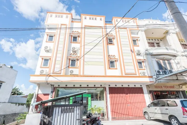 Палу: Airy Tatura Emmy Saelan 33 Palu